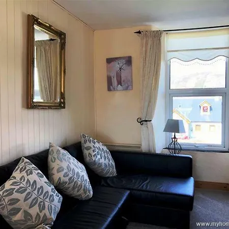Apt 2 Marconi House דירה *