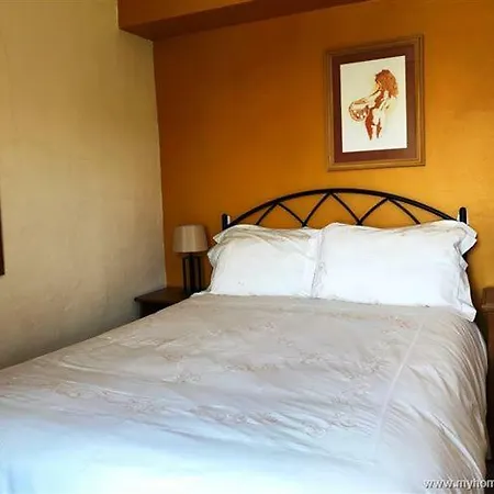 Apt 2 Marconi House דירה *